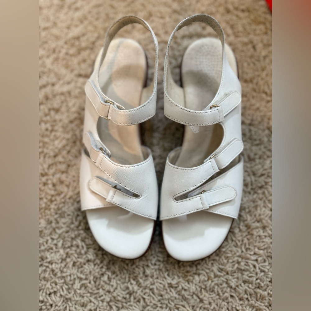 SAS Elegant White Women's Comfort Sandals Size 11